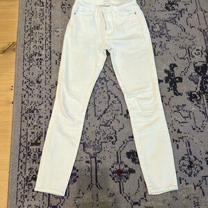 White skinny jeans